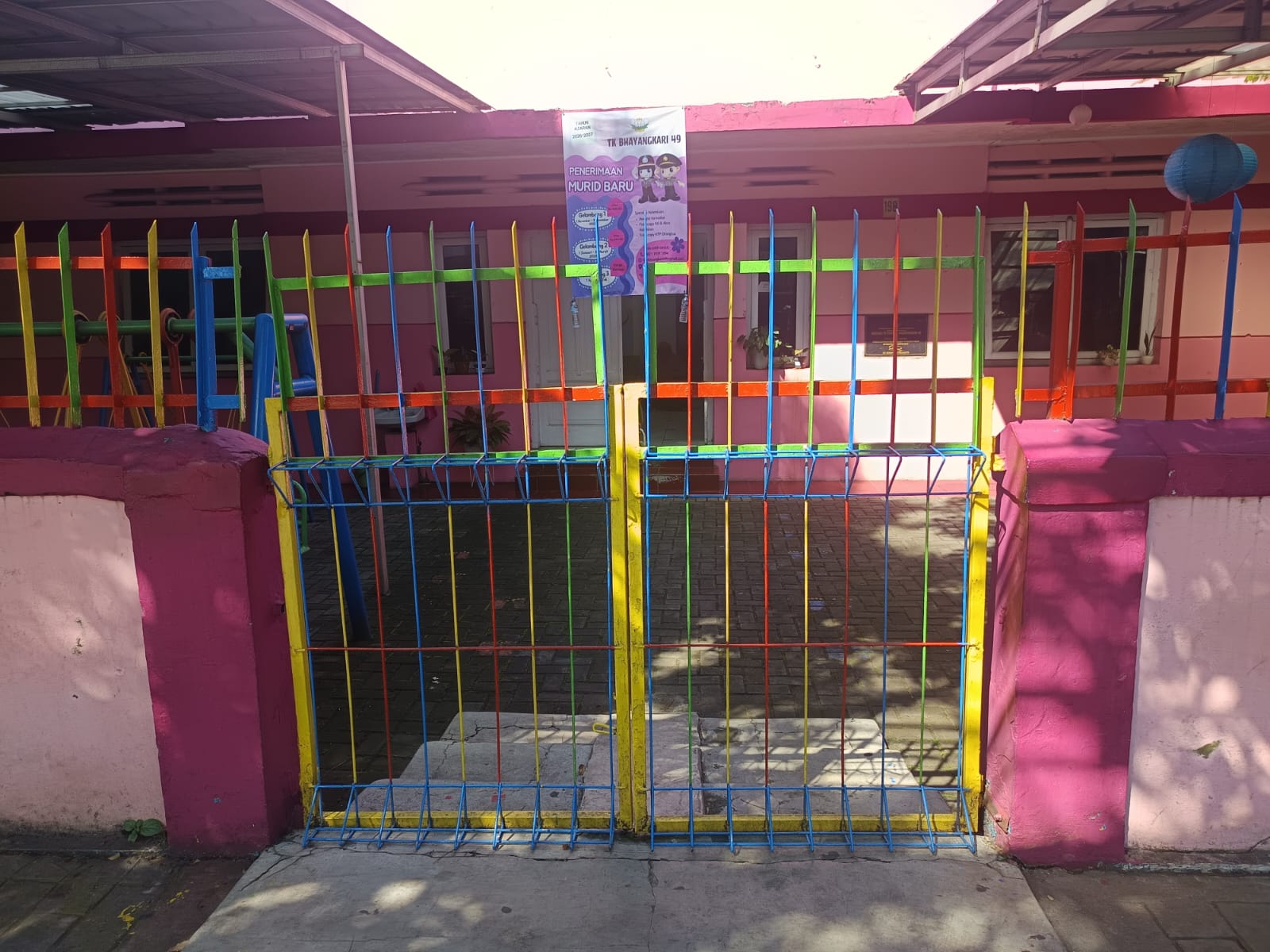 Foto Gerbang Sekolah