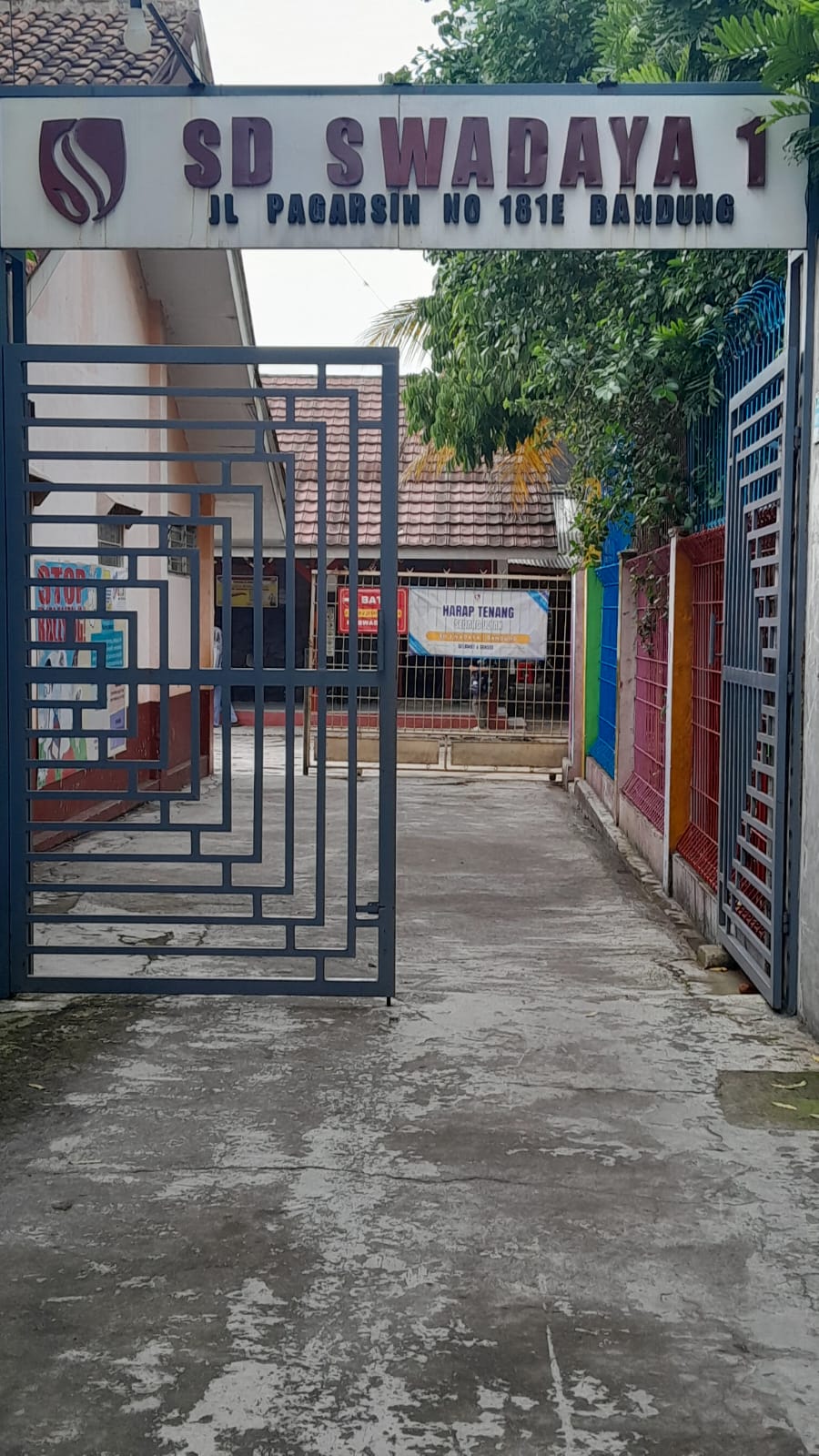 gerbang sekolah