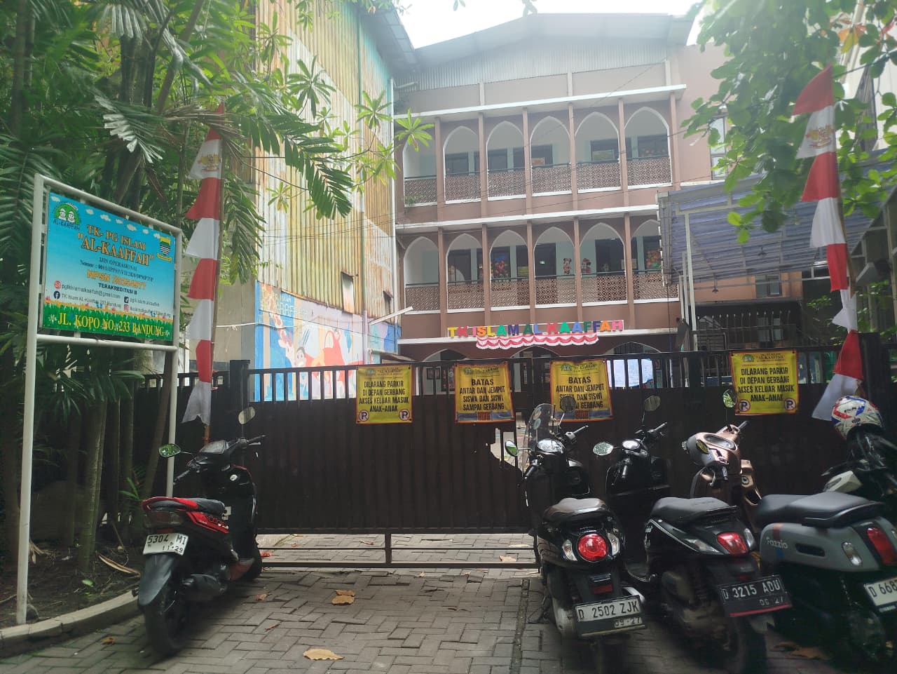 Gerbang Utama Sekolah TK Islam AL-Kaaffah