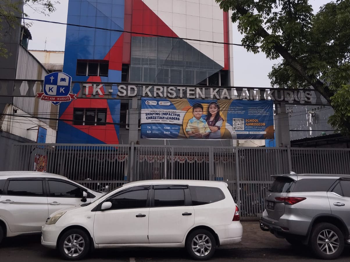 Gerbang Utama Sekolah TKK Kalam Kudus