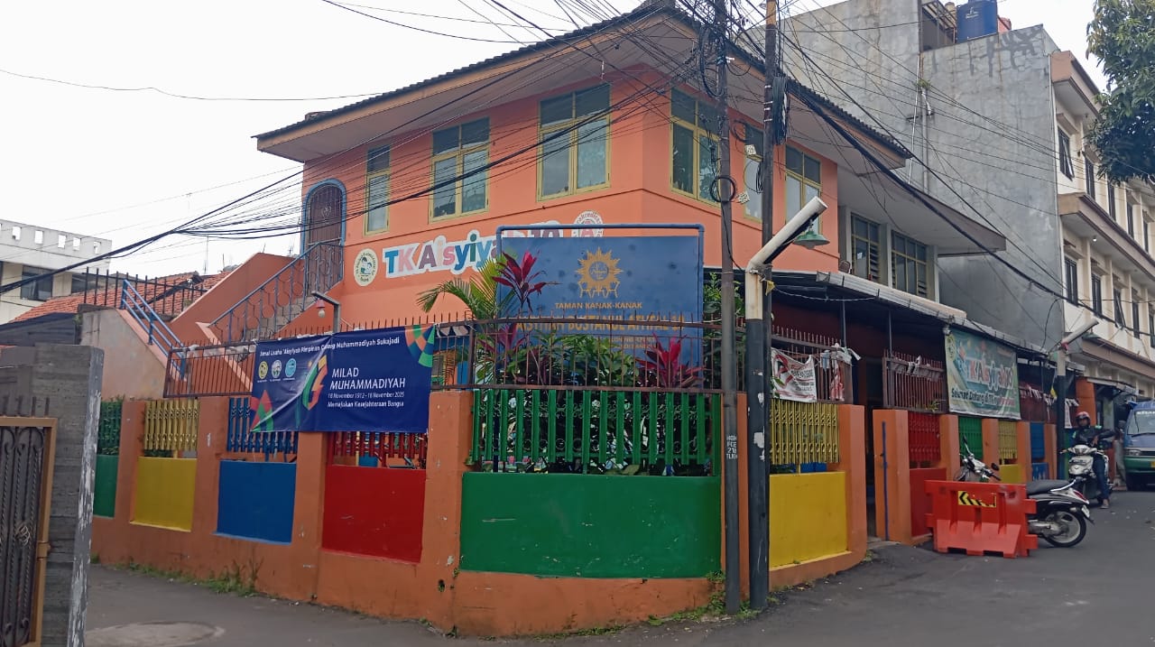 Foto Halaman Gedung Sekolah