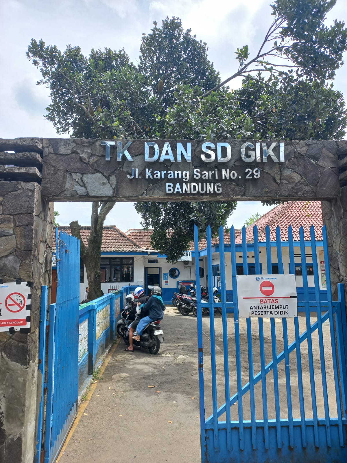 GERBANG SEKOLAH