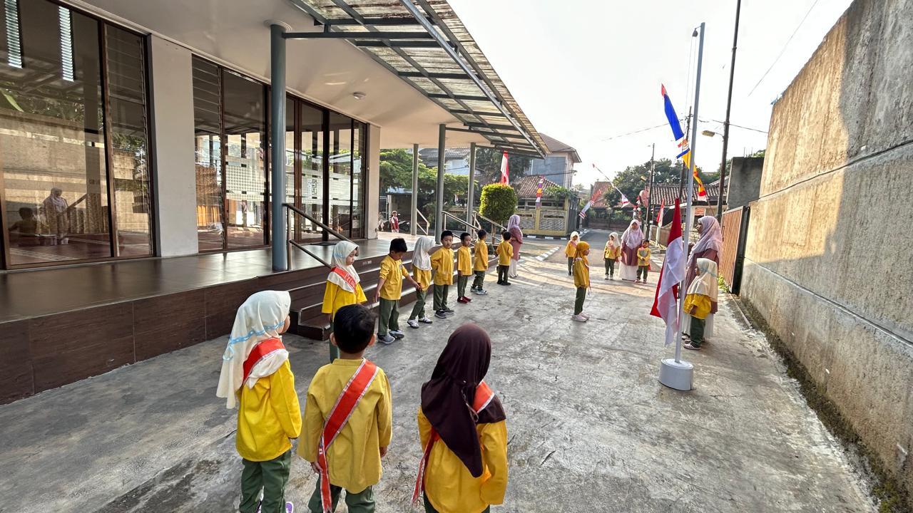 tempat upacara, baris