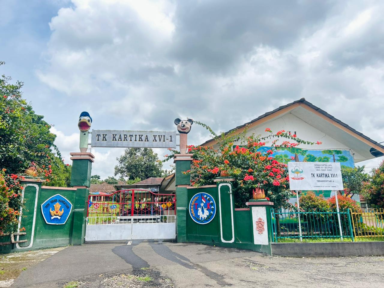 GEDUNG UTAMA SEKOLAH