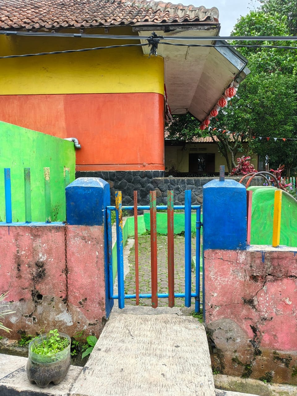 foto gerbang sekolah