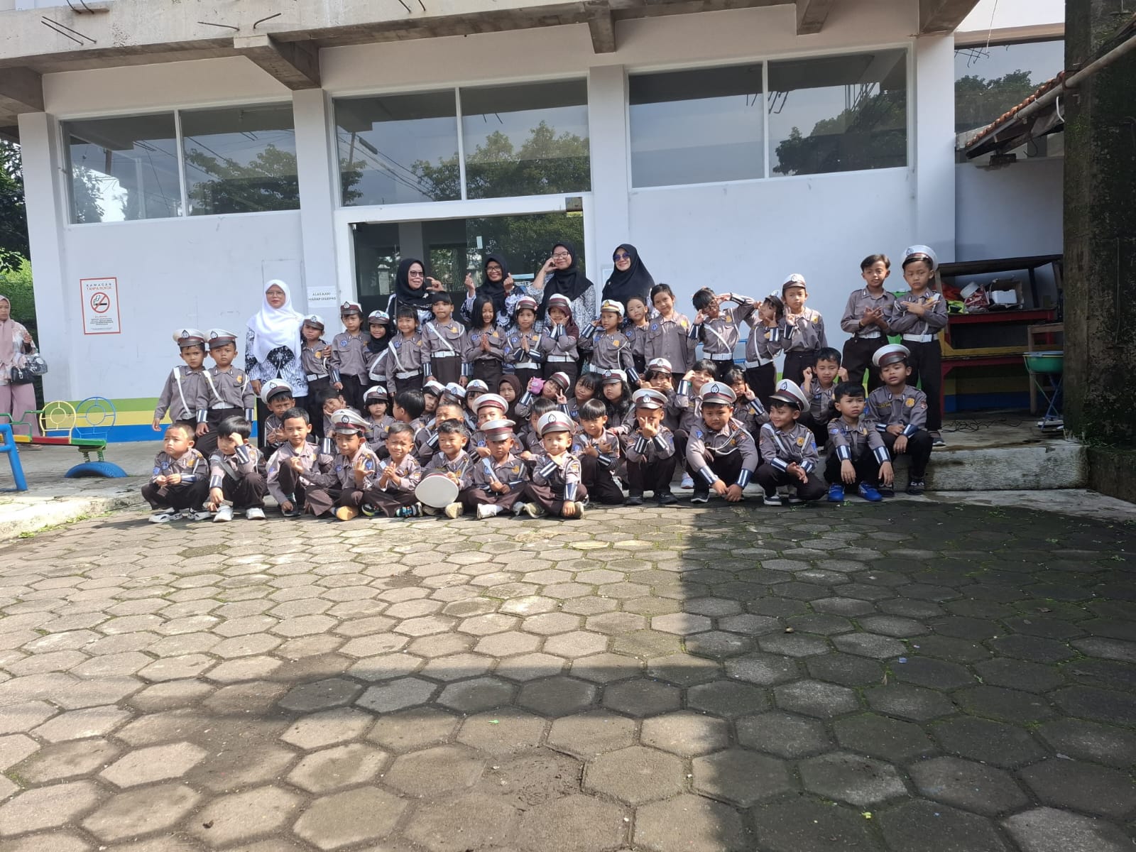 gedung utama sekolah