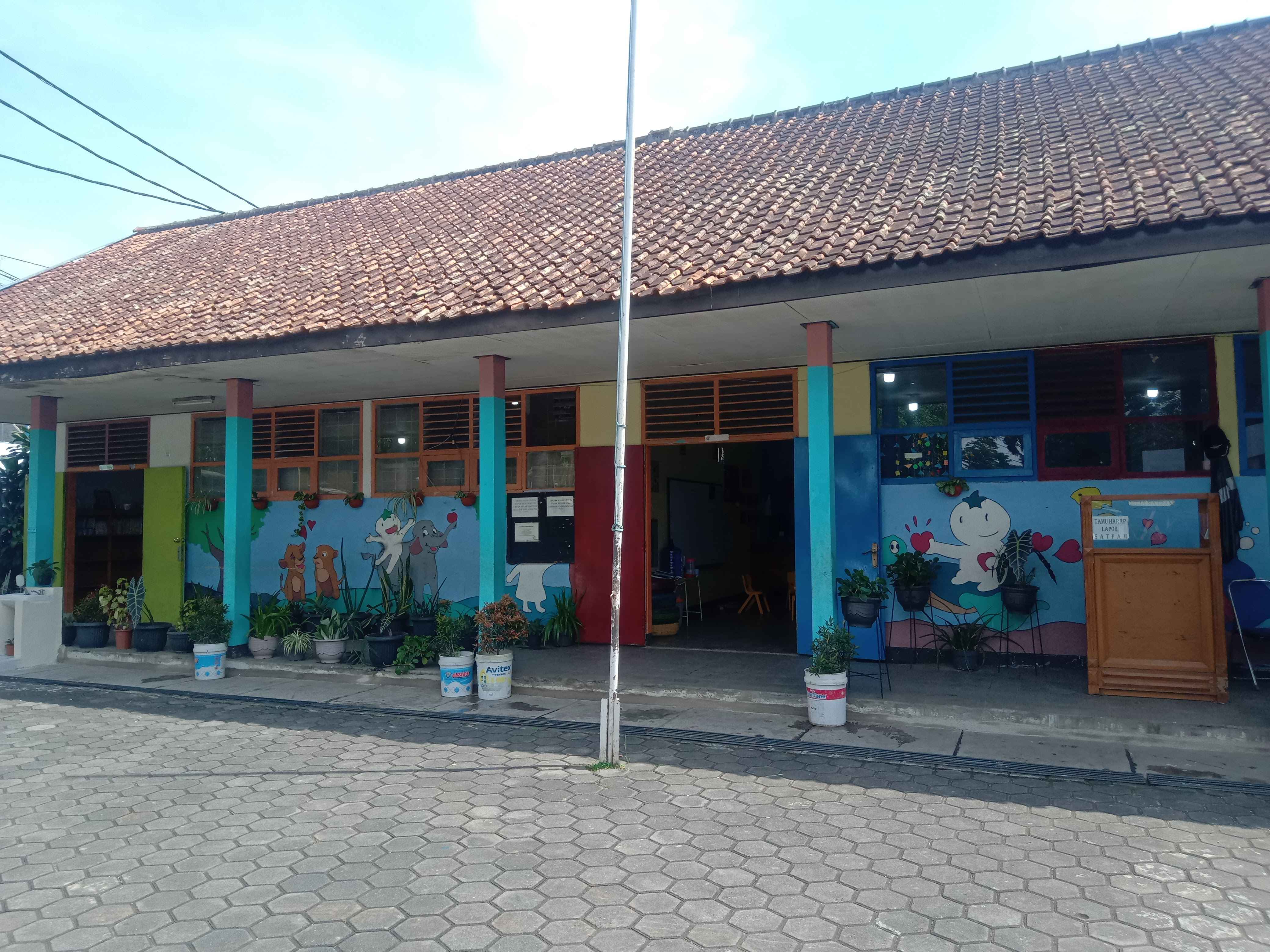 HALAMAN DEPAN SEKOLAH