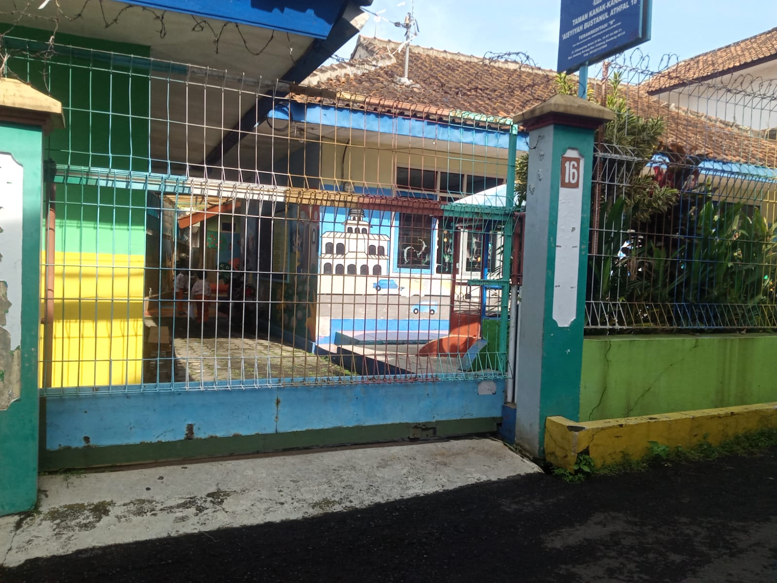 Foto gerbang sekolah