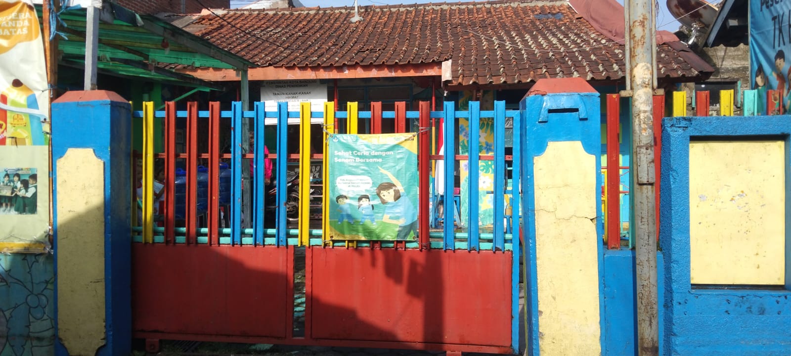 Gerbang utama sekolah