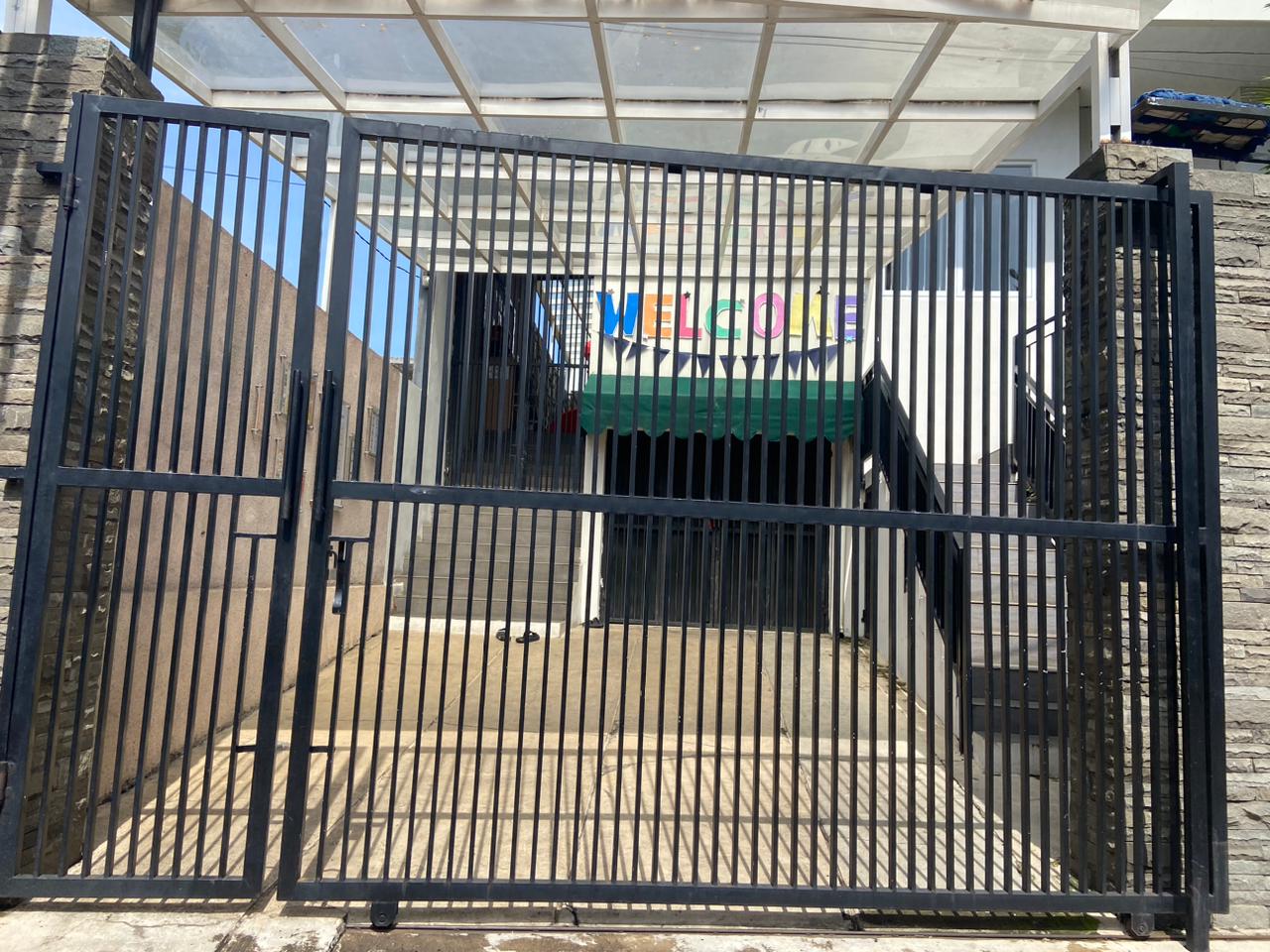 Foto gerbang utama sekolah