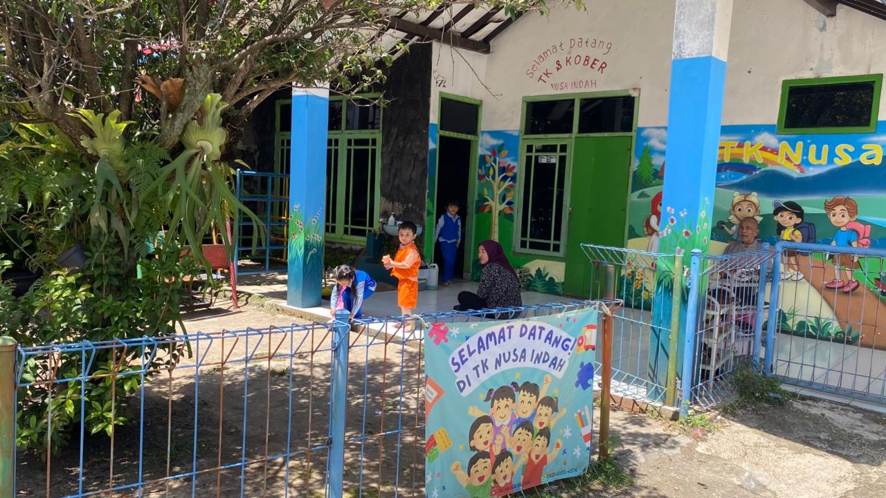 foto gerbang sekolah