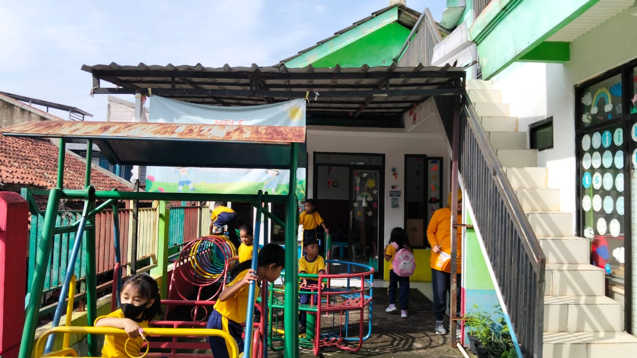 foto kegiatan dan halaman sekolah