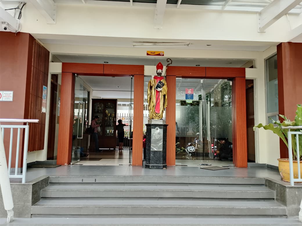 Pintu Hall Utama