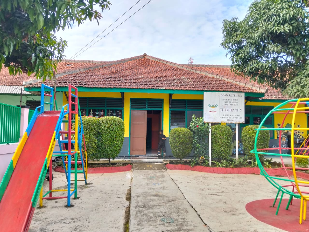 FOTO BANGUNAN UTAMA SEKOLAH