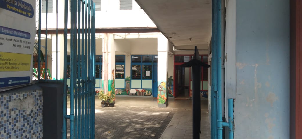 Foto Gerbang Utama Sekolah