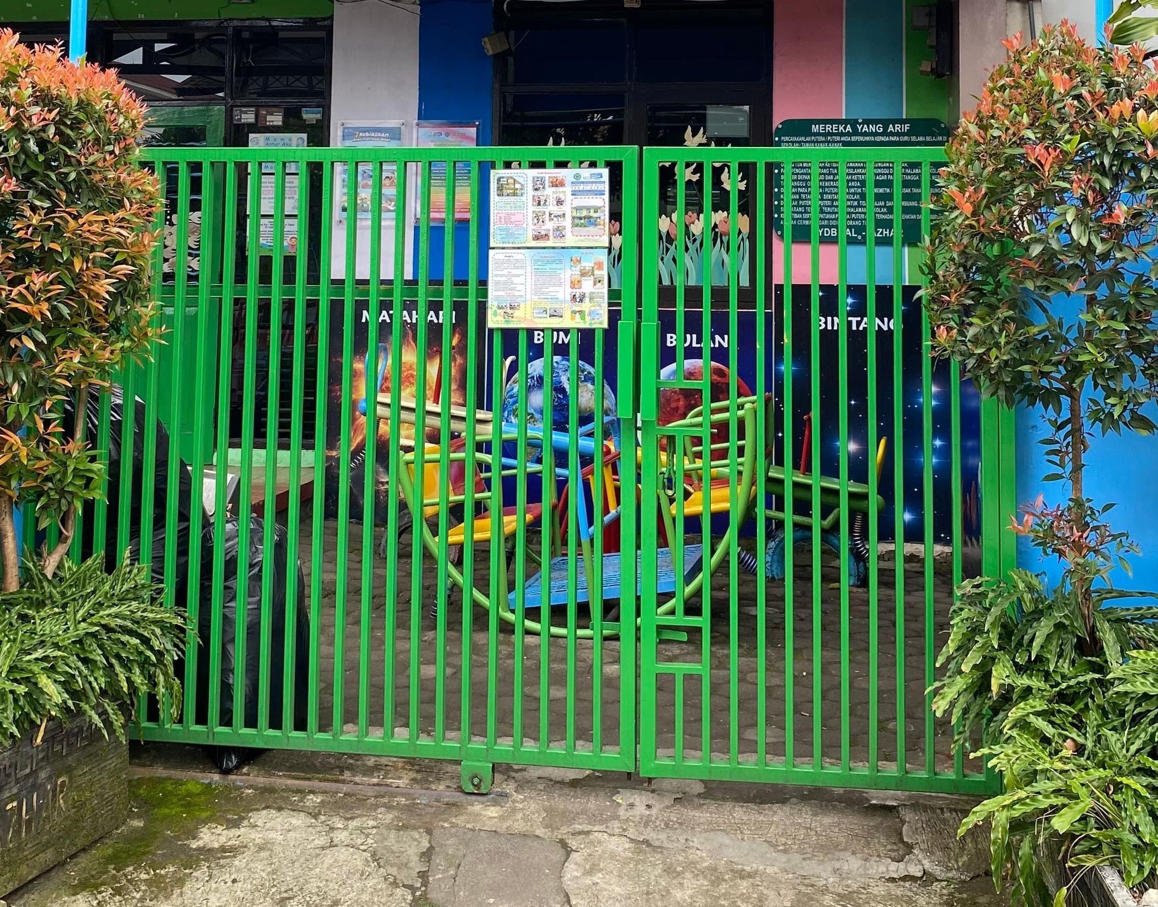 Foto Gerbang Sekolah