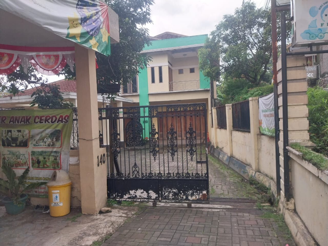 Gerbang utama sekolah