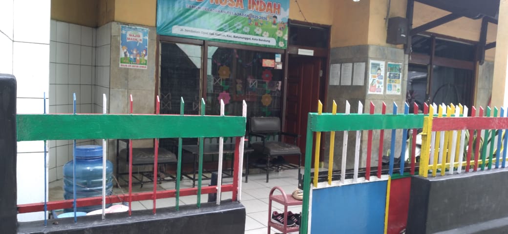 gerbang utama sekolah