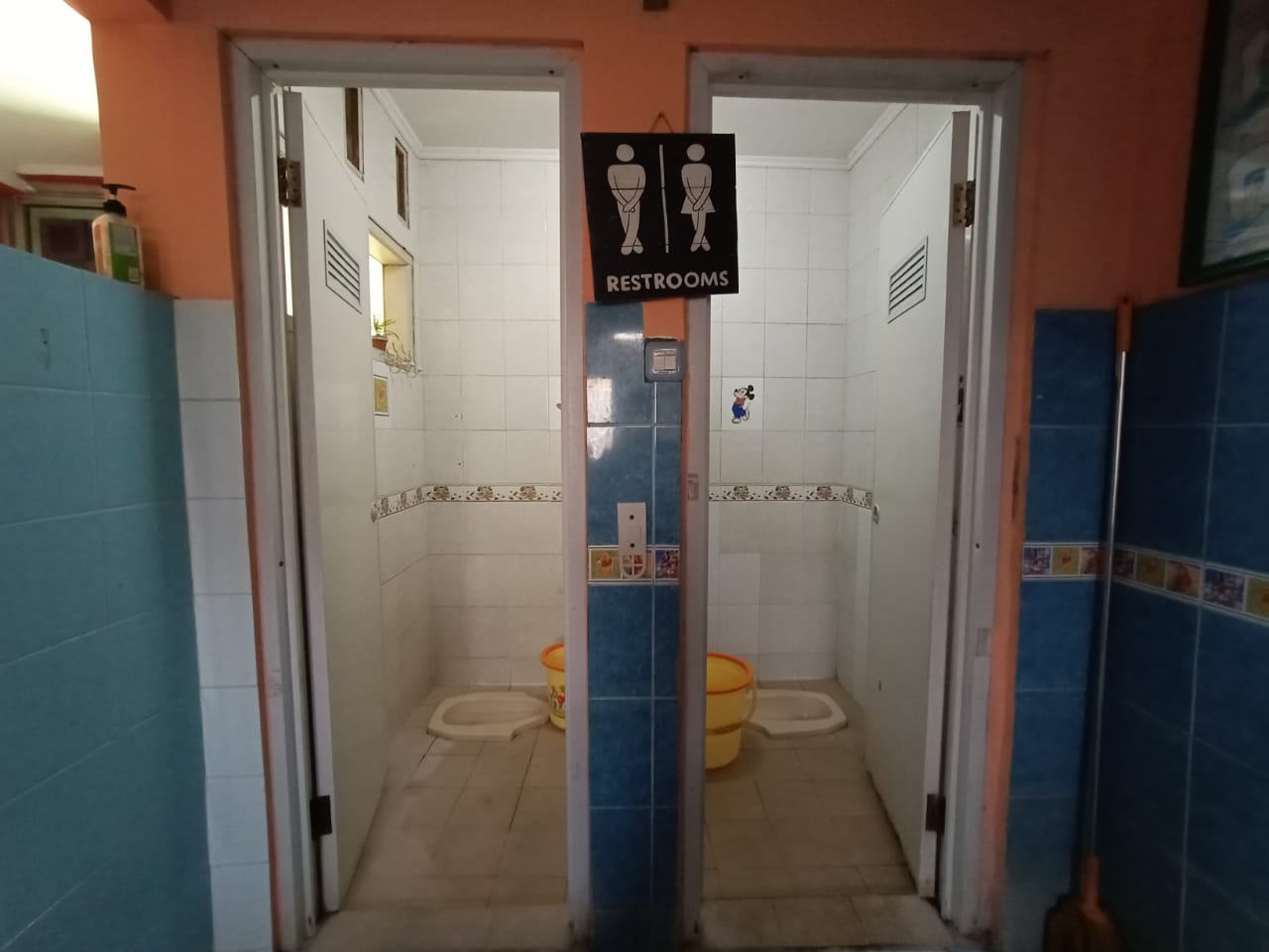Foto toilet perempuan dan laki-laki