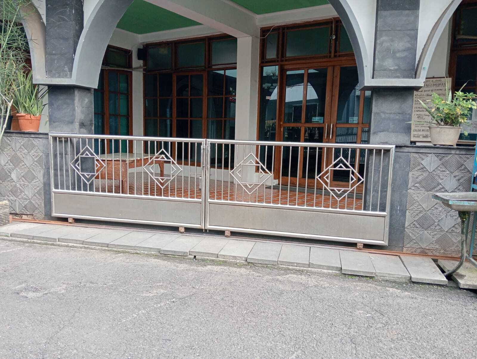 foto Gerbang Utama Sekolah