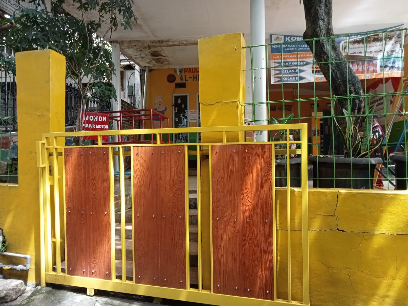 GERBANG UTAMA SEKOLAH