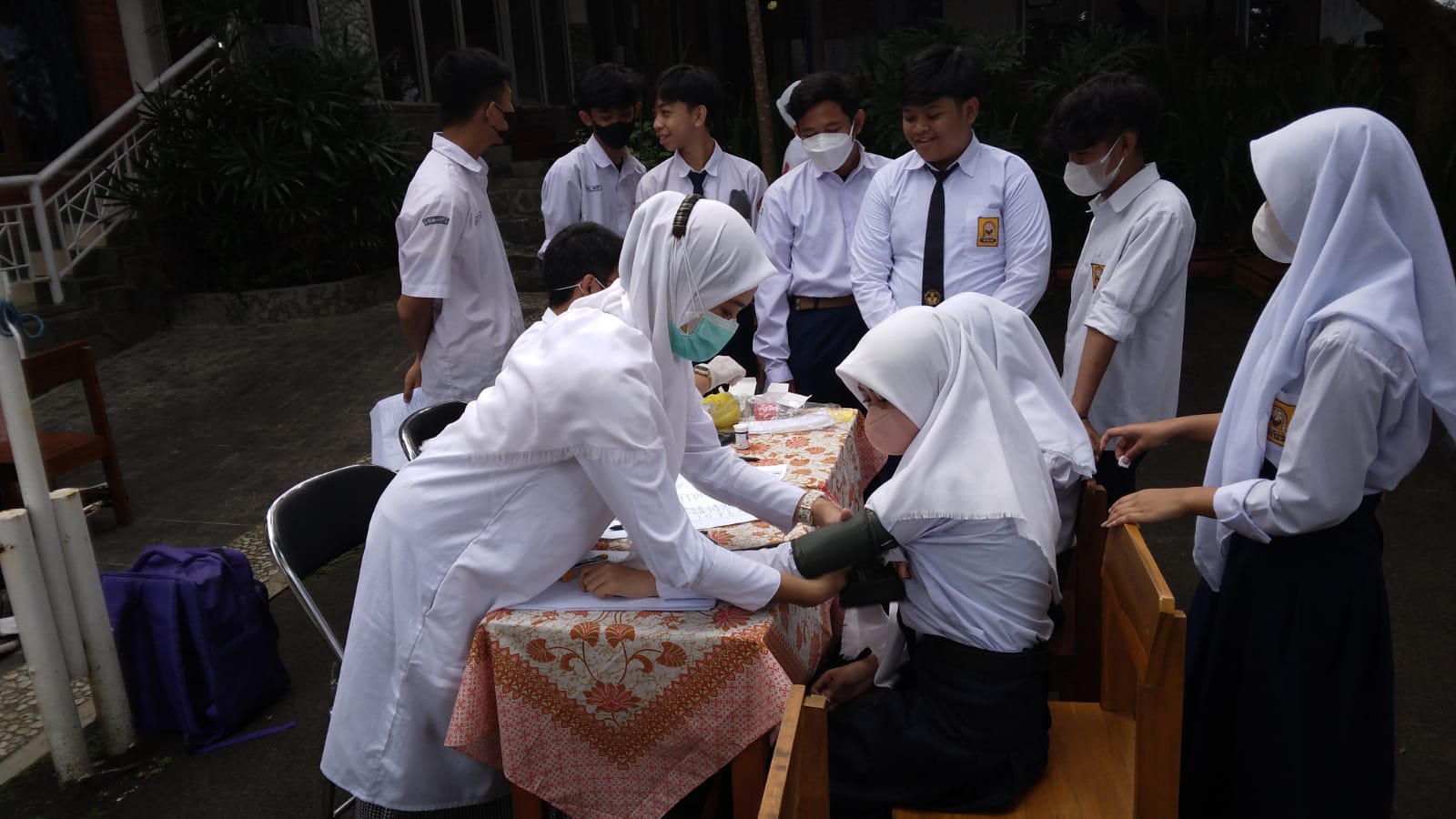 SMP Plus Intan Al-Sali memperingati hari hipertensi sedunia