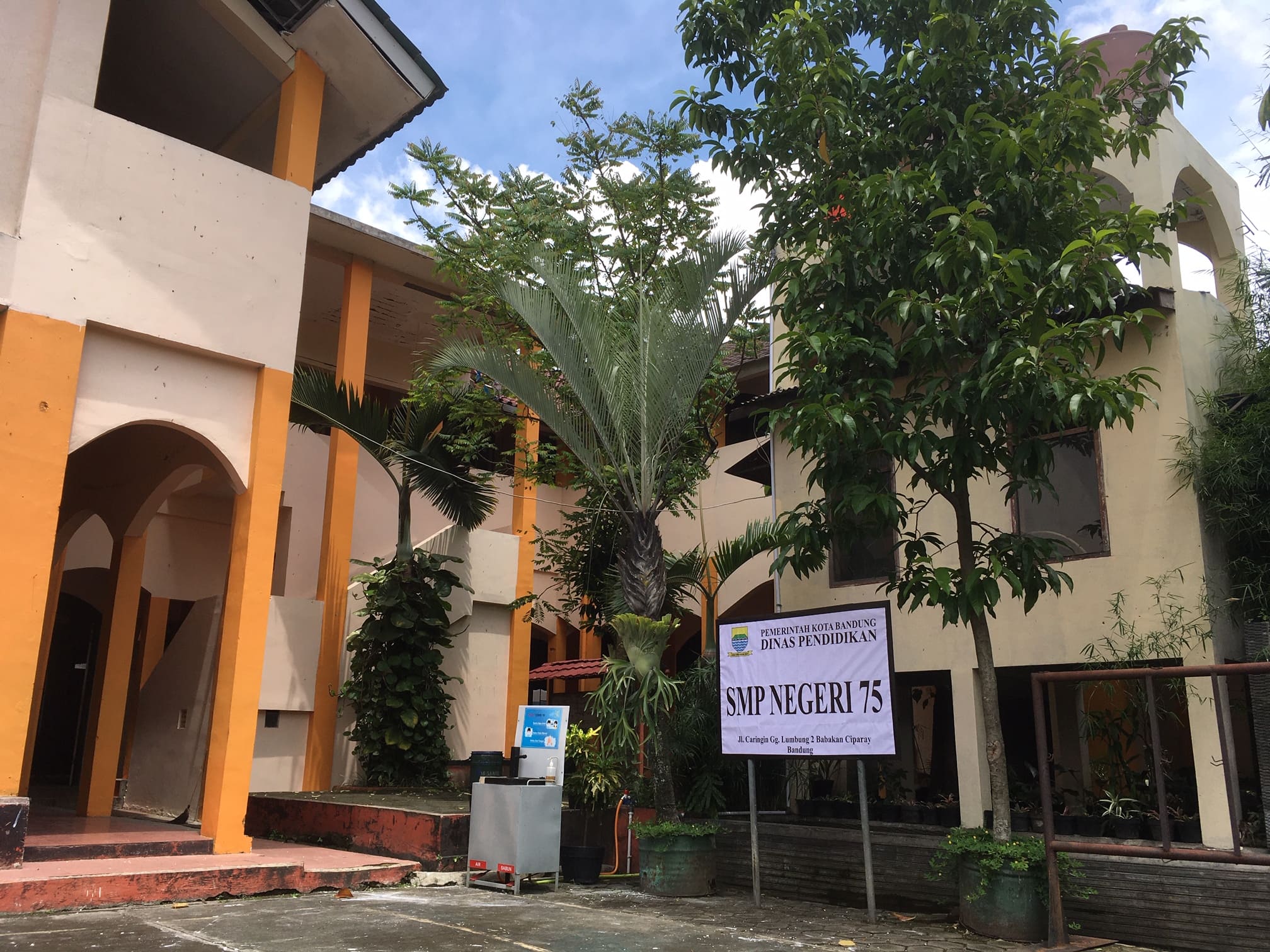 Gedung SMP Negeri 75 Kota Bandung