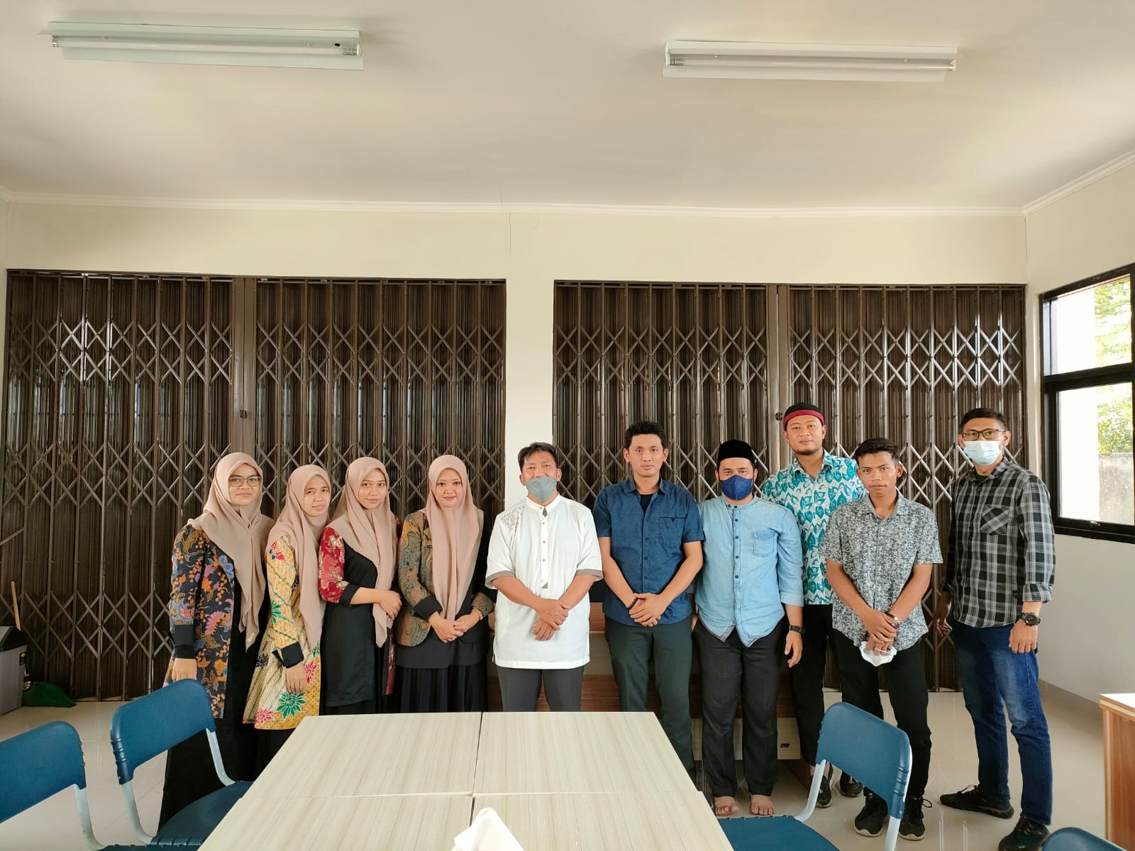 Foto Bersama dengan Kepala Sekolah Baru, Pak Muhammad Dadi Firdaus, S.Pd