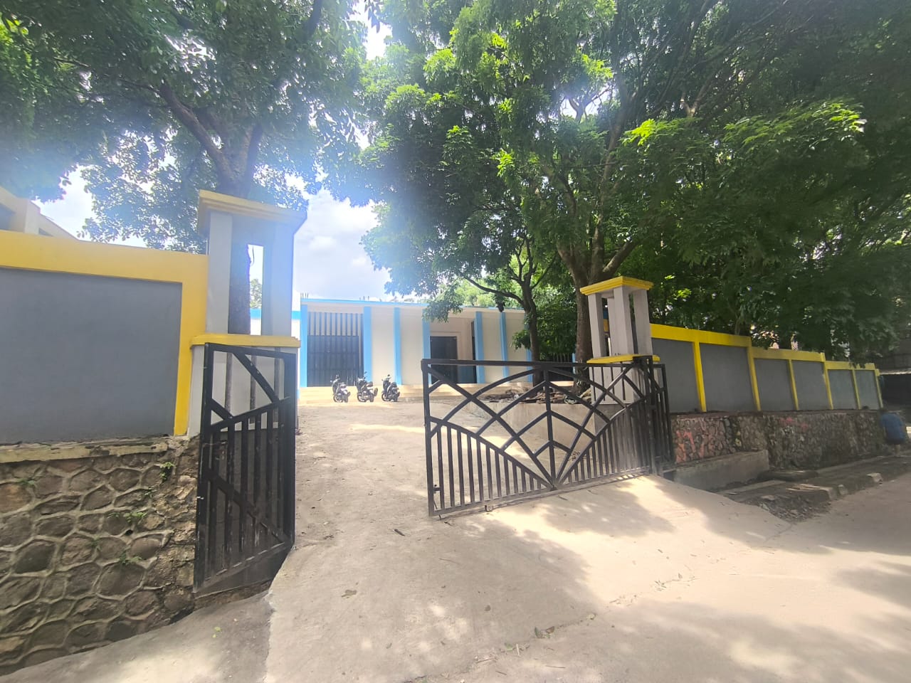 Gerbang Utama Sekolah SMPN 74 Bandung