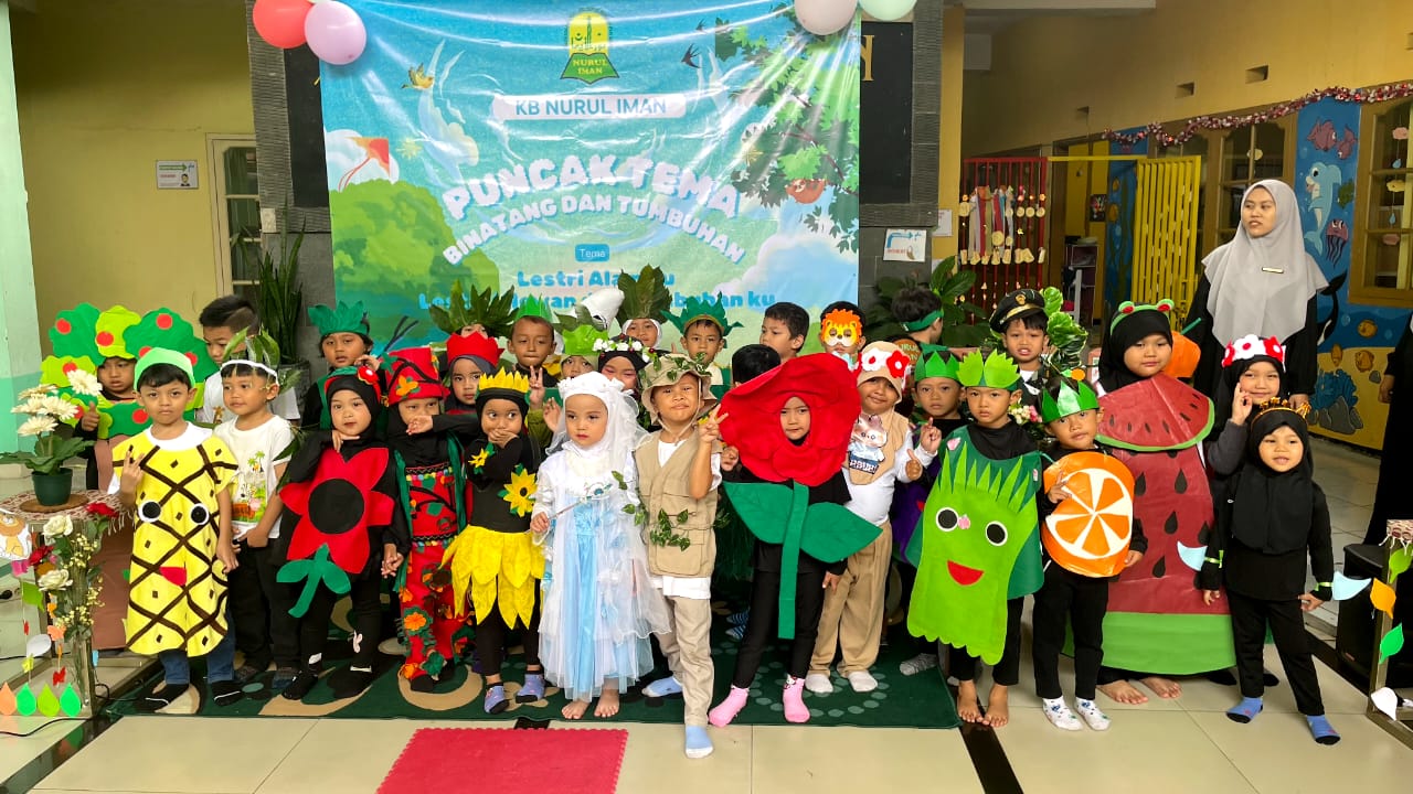 Foto Kegiatan Fashion Show Tema Flora dan Fauna