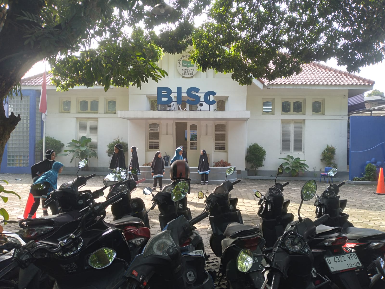 Gedung nampak depan Bandung Islamic School