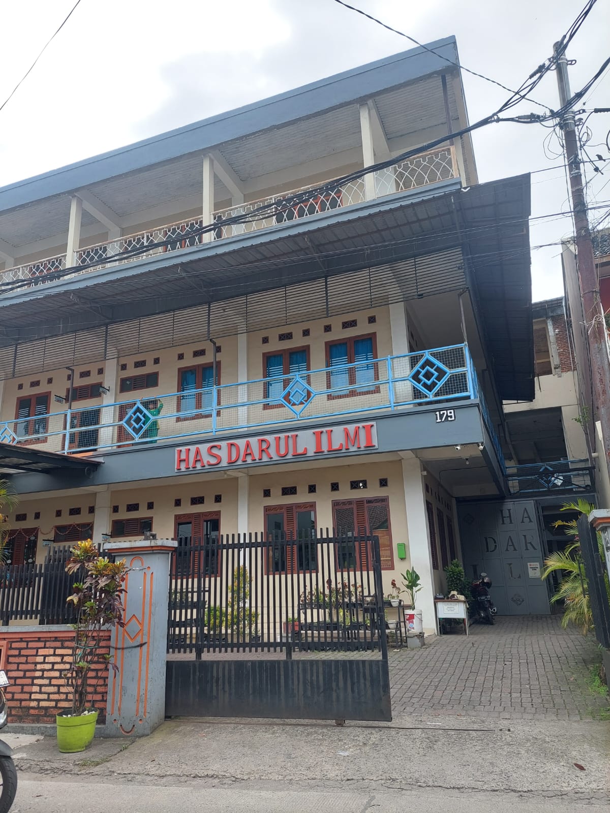 Foto Gerbang Utama Sekolah