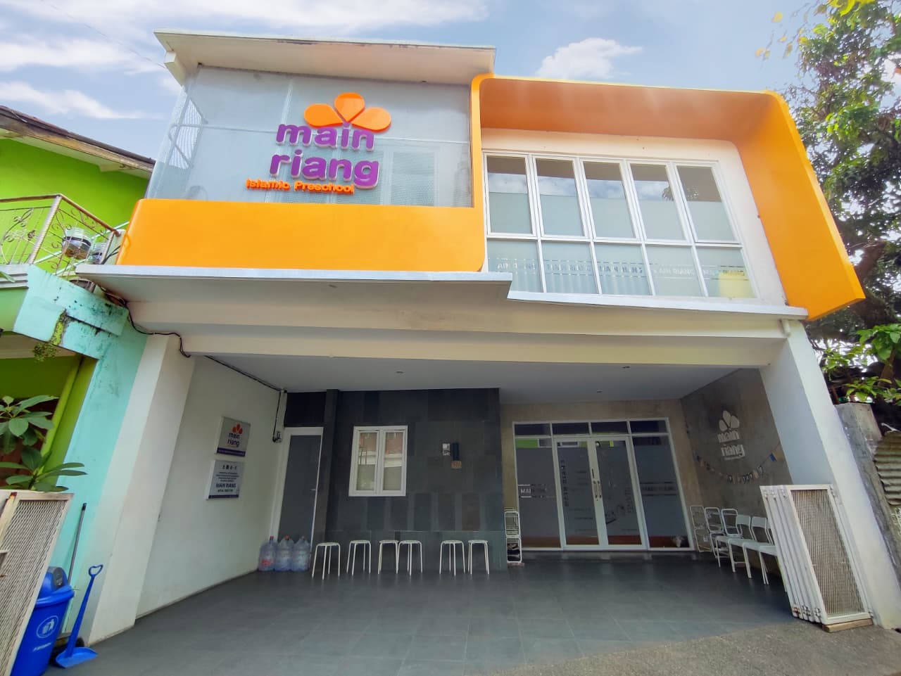 Gerbang utama sekolah